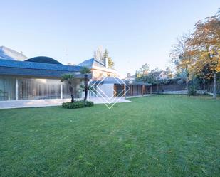 Jardí de Casa o xalet de lloguer en La Moraleja amb Aire condicionat, Terrassa i Piscina