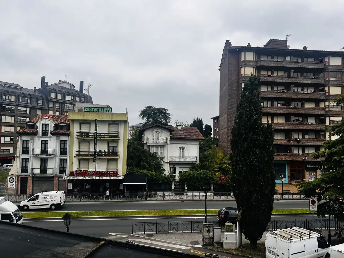 Außenansicht von Wohnung zum Verkauf in Colindres mit Heizung, Parkett und Terrasse
