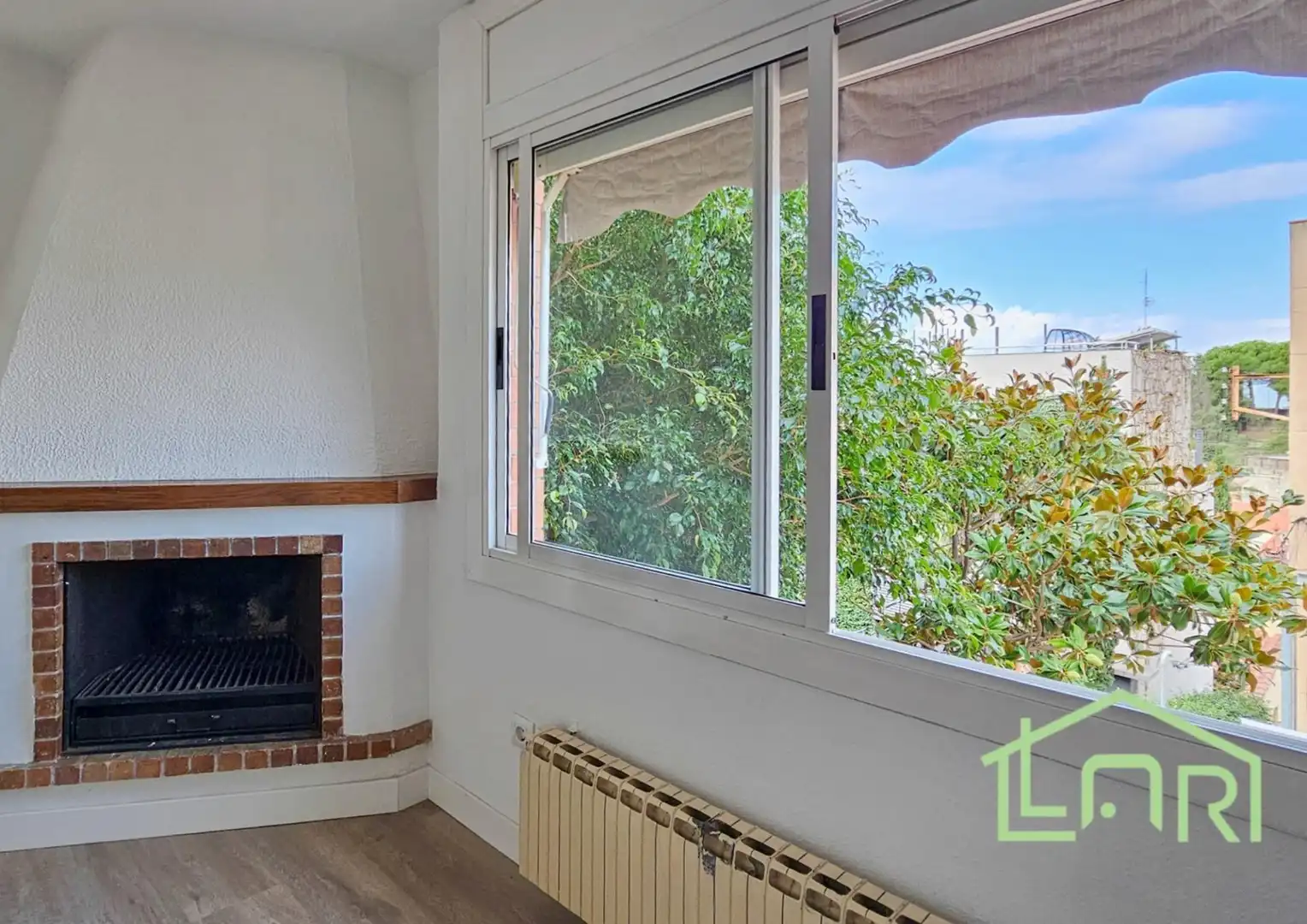 Terrassa de Casa o xalet en venda en Sant Just Desvern amb Calefacció, Jardí privat i Parquet