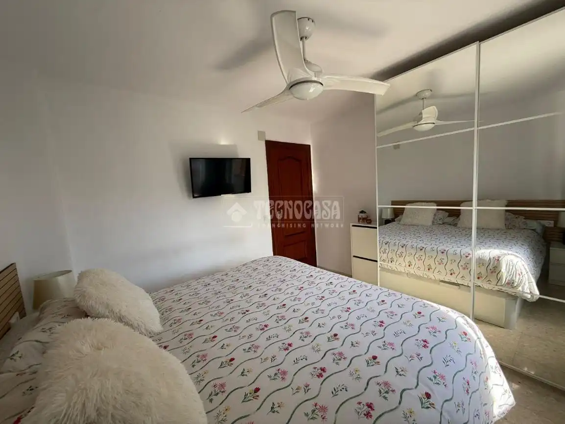 Bedroom of Flat for sale in Benalmádena  with Air Conditioner, Terrace and Furnished
