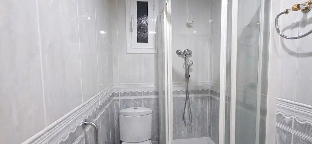Bathroom of Flat for sale in Barcelona  with Air Conditioner and Heating