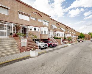 Vista exterior de Casa o xalet en venda en Las Rozas de Madrid amb Aire condicionat, Terrassa i Piscina