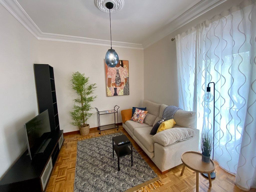 Sala d'estar de Apartament de lloguer en Burgos Capital amb Calefacció