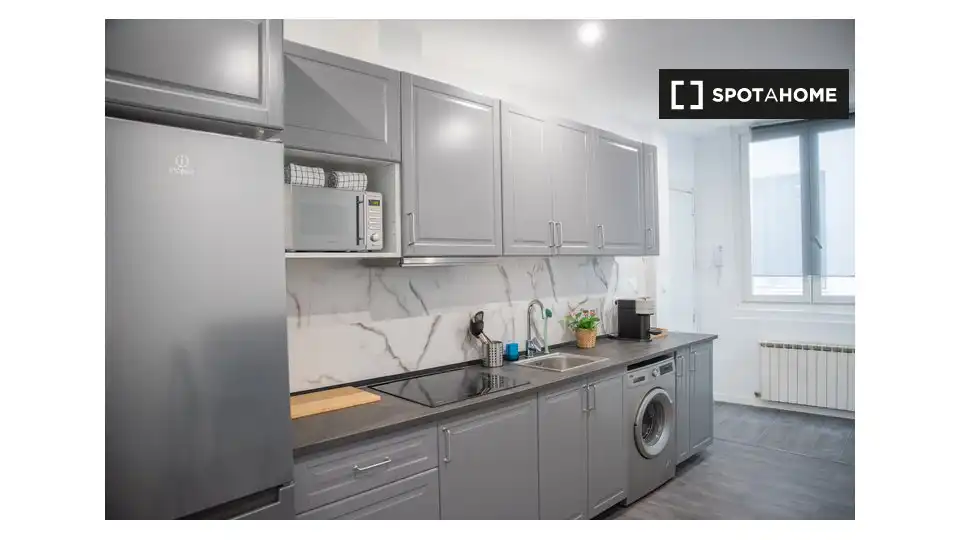 Cocina de Piso para compartir en Madrid con Aire acondicionado, Calefacción y Terraza
