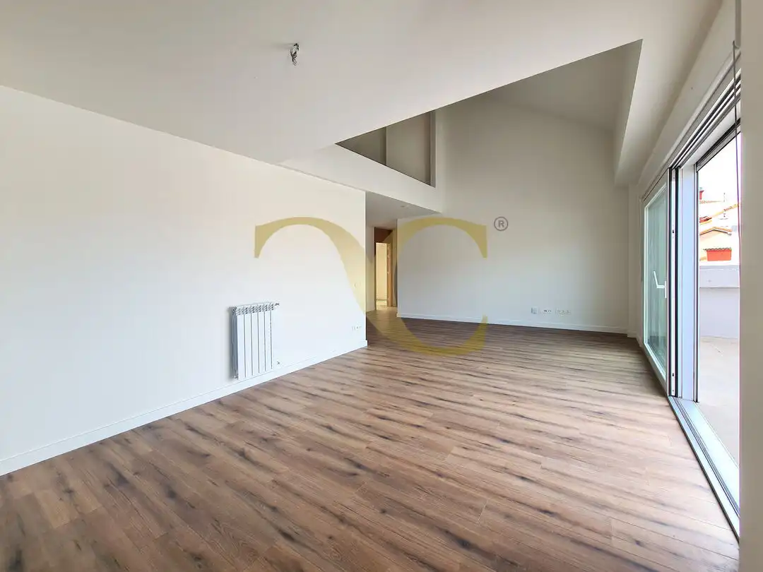 Sala d'estar de Àtic en venda en Gijón  amb Calefacció, Terrassa i Traster