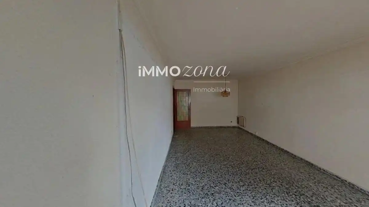 Sala de estar de Apartamento en venta en Urbanitzacions