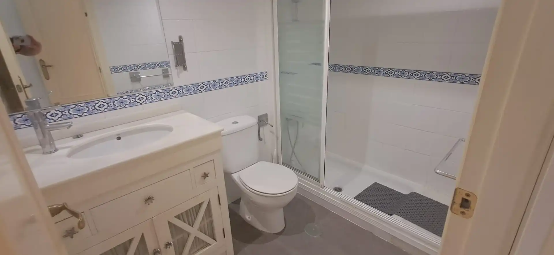 Bathroom of Flat for sale in Utrera  with Air Conditioner, Terrace and Storage room