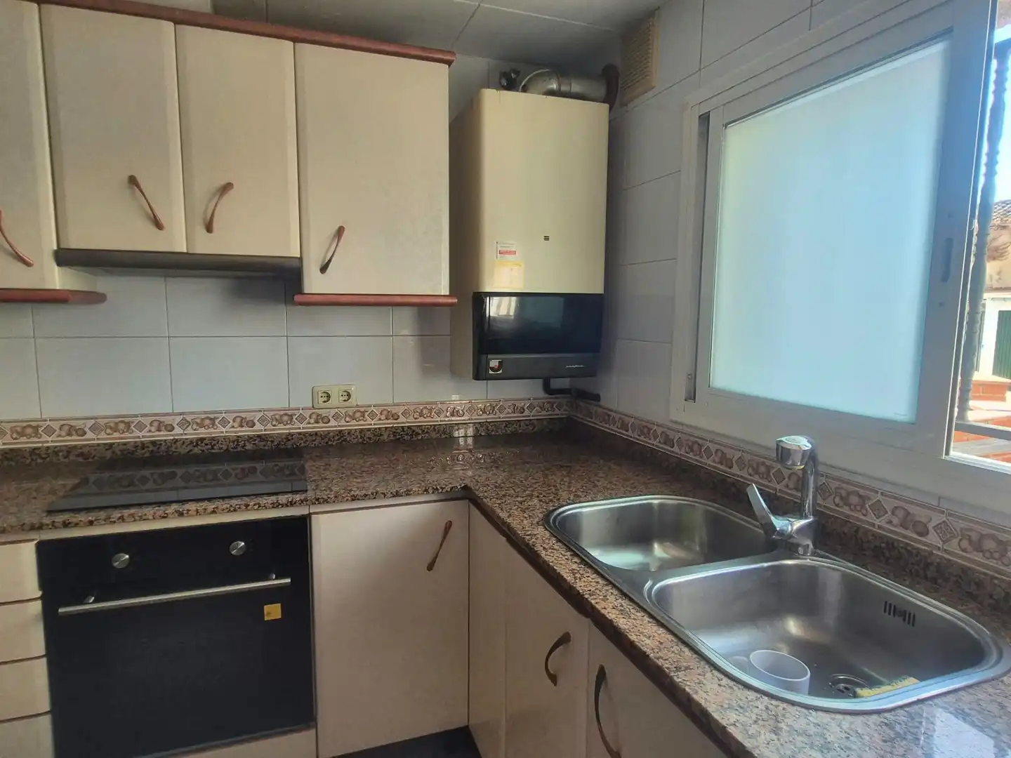 Cocina de Casa adosada en venta en Castellet i la Gornal con Calefacción