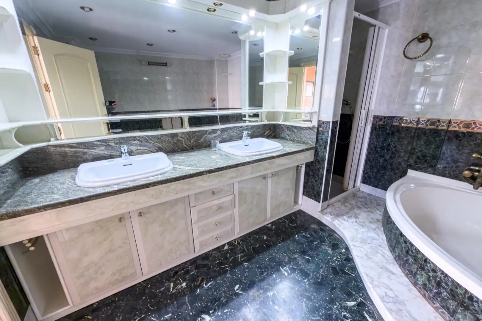 Baño de Piso en venta en Bigastro con Aire acondicionado, Calefacción y Terraza
