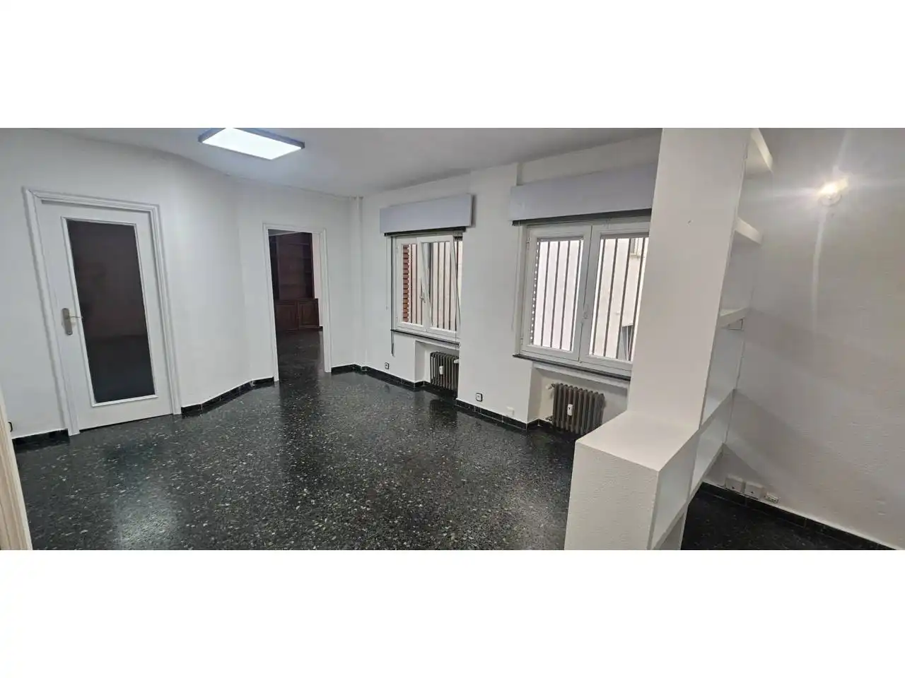 Oficina de alquiler en León Capital  con Calefacción