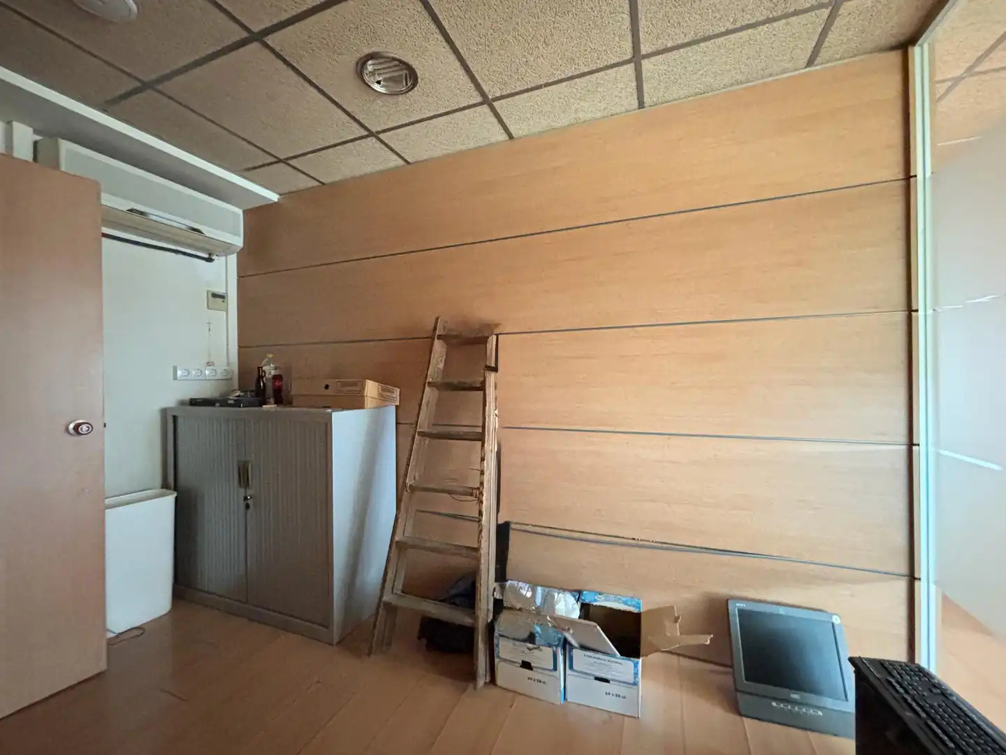 Office for sale in Alicante / Alacant  with Air Conditioner and Furnished