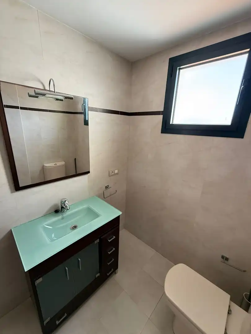 Baño de Ático en venta en Llanes con Calefacción, Terraza y Trastero