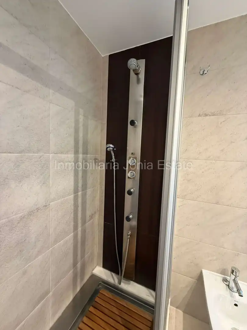 Bany de Apartament de lloguer en Villajoyosa / La Vila Joiosa amb Aire condicionat, Jardí privat i Terrassa