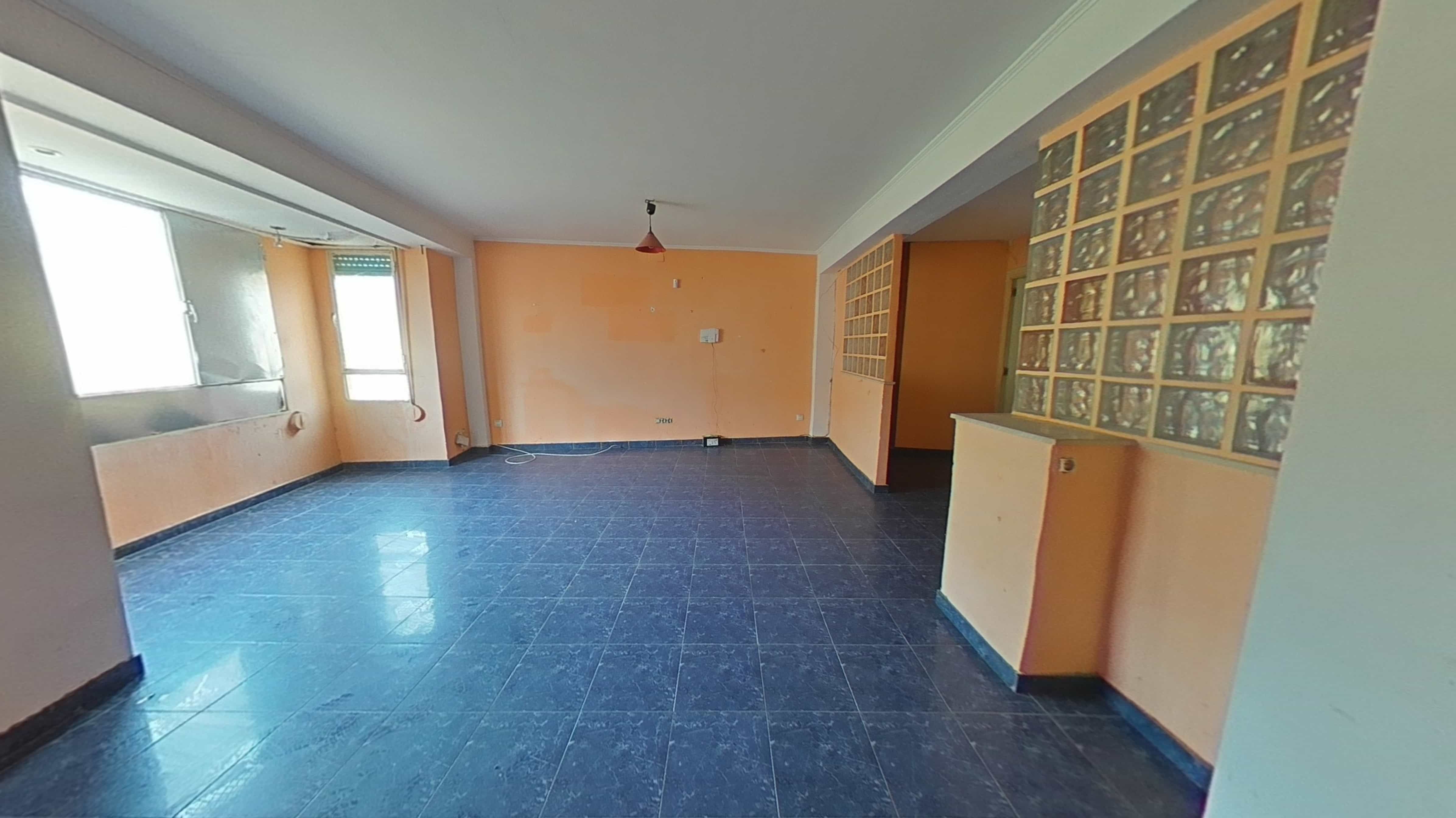 Sala de estar de Piso en venta en Castellón de la Plana / Castelló de la Plana con Balcón