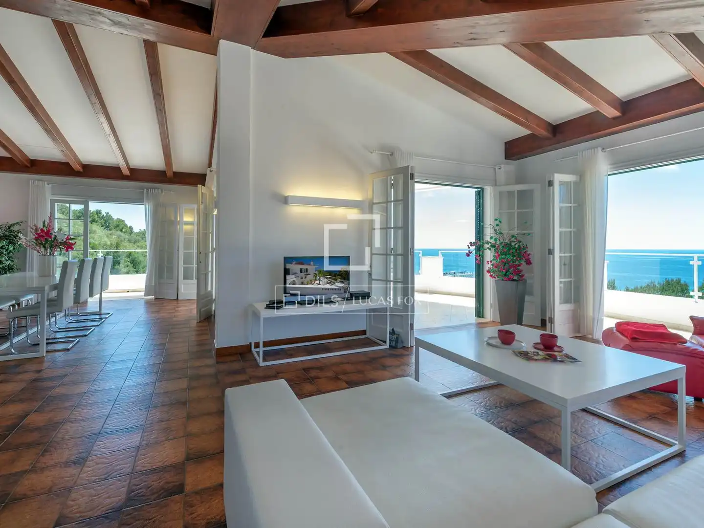 Sala d'estar de Casa o xalet en venda en Es Migjorn Gran amb Aire condicionat, Jardí privat i Terrassa