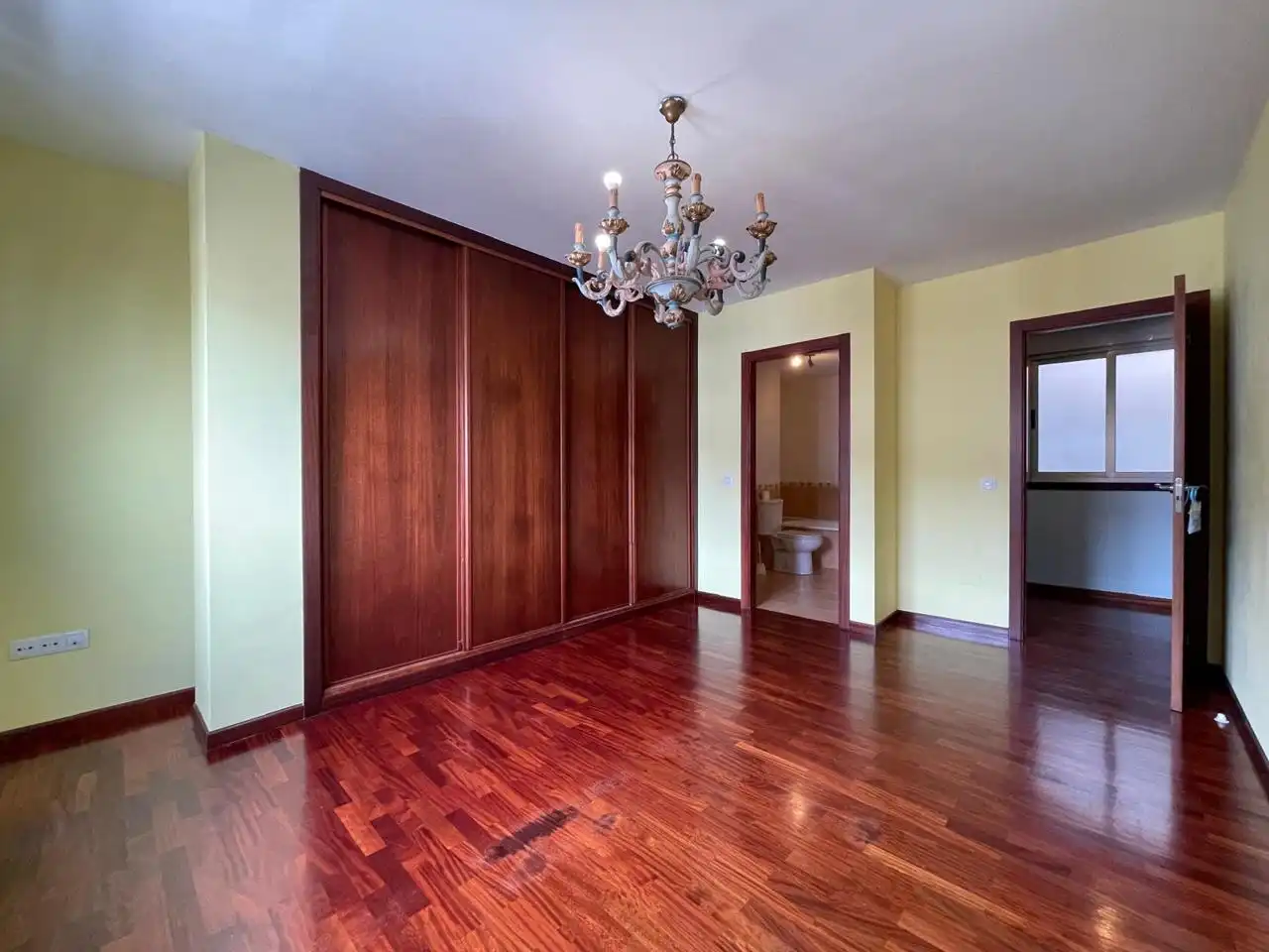 Dormitori de Pis en venda en Arteixo amb Calefacció, Parquet i Terrassa