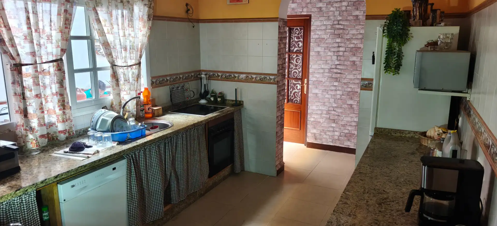 Küche von Haus zum Verkauf in Bollullos Par del Condado mit Abstellraum und Balkon