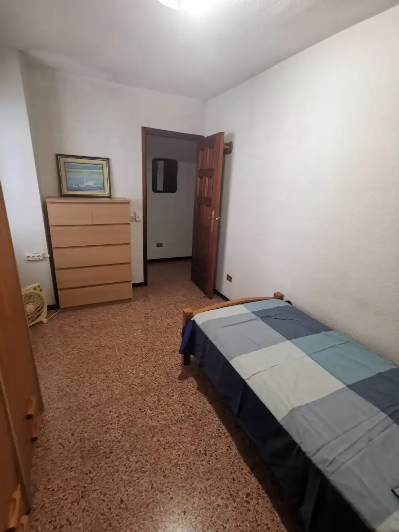 Dormitori de Apartament de lloguer en Santa Cruz de Tenerife amb Moblat, Forn i Rentadora