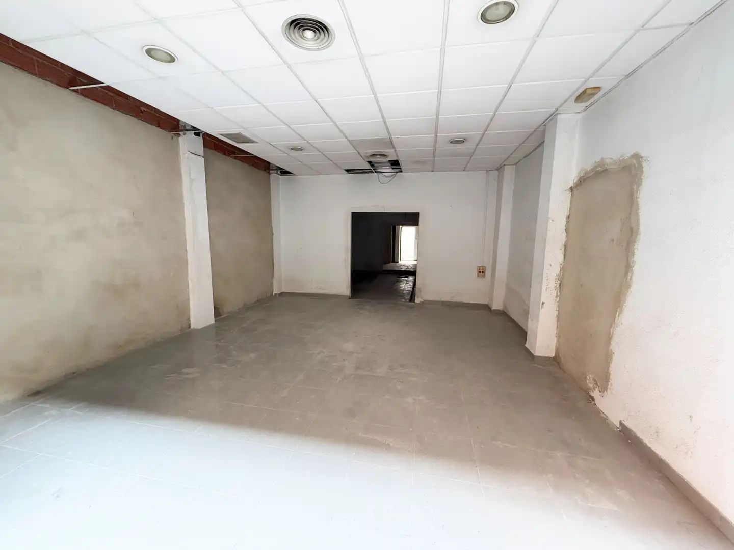 Business premises to rent in Carrer Pintor Peris Aragó 38A, imagen 2