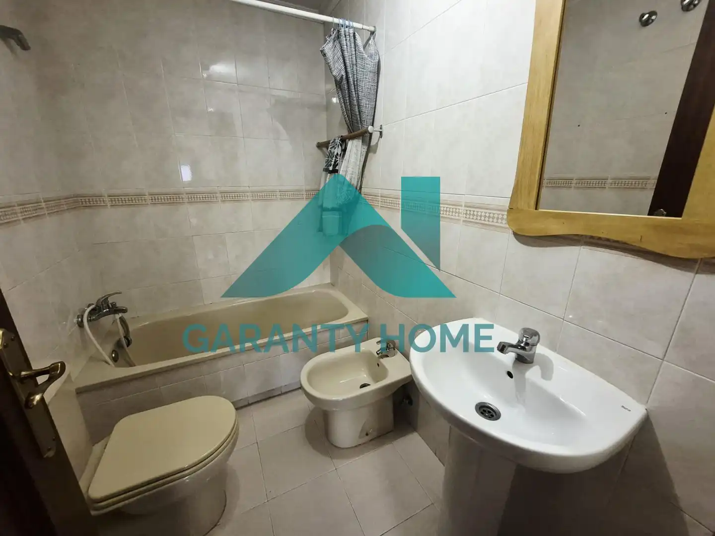 Baño de Piso en venta en Cáceres con Terraza, Trastero y Amueblado