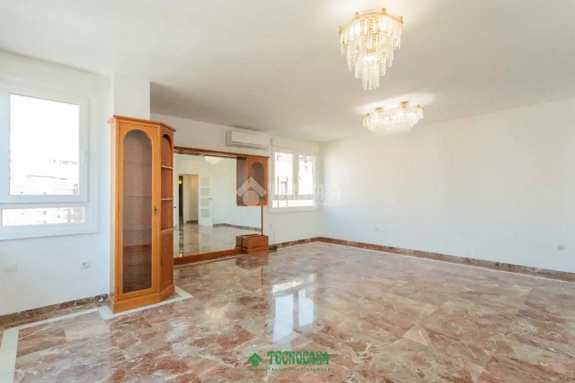 Sala de estar de Piso en venta en Almería con Aire acondicionado