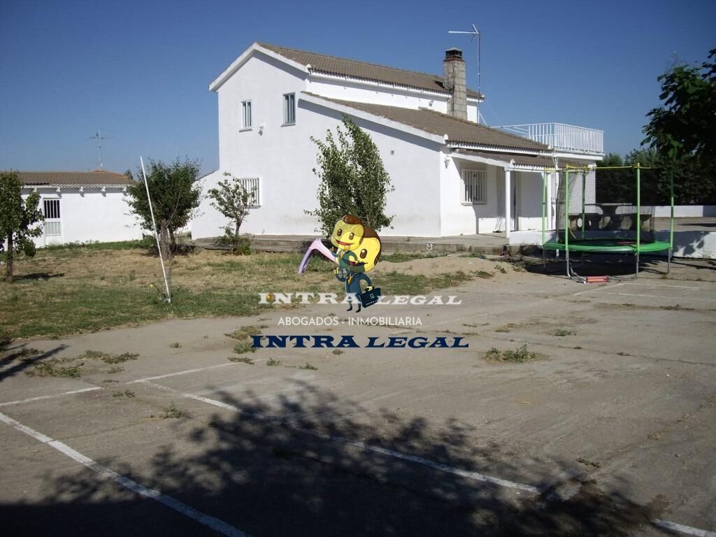 Vista exterior de Casa o xalet en venda en Arapiles amb Calefacció, Terrassa i Piscina