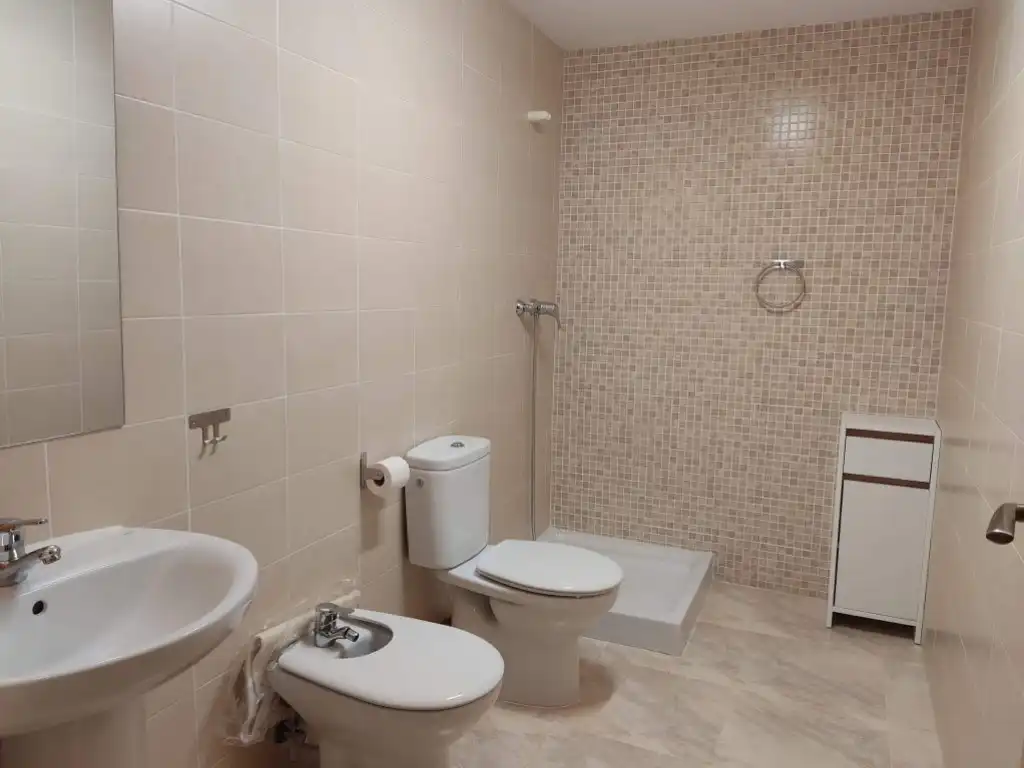 Badezimmer von Wohnung zur Miete in Santa Magdalena de Pulpis mit Möbliert