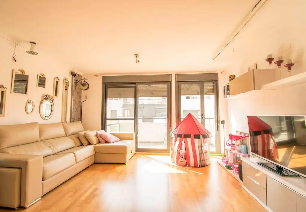 Sala de estar de Ático de alquiler en La Pobla de Vallbona con Aire acondicionado, Calefacción y Jardín privado