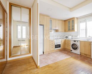 Cuina de Apartament de lloguer en  Madrid Capital amb Aire condicionat, Calefacció i Parquet