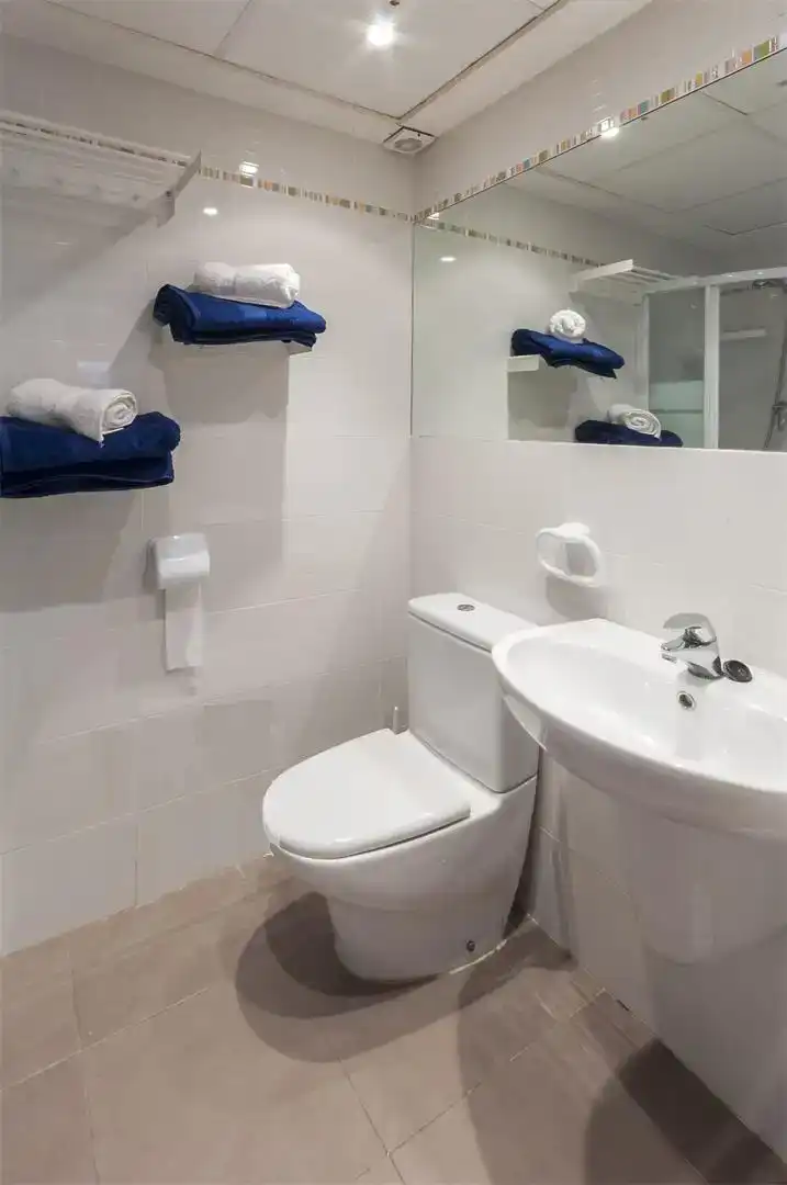 Bany de Pis en venda en Oliva amb Aire condicionat i Piscina