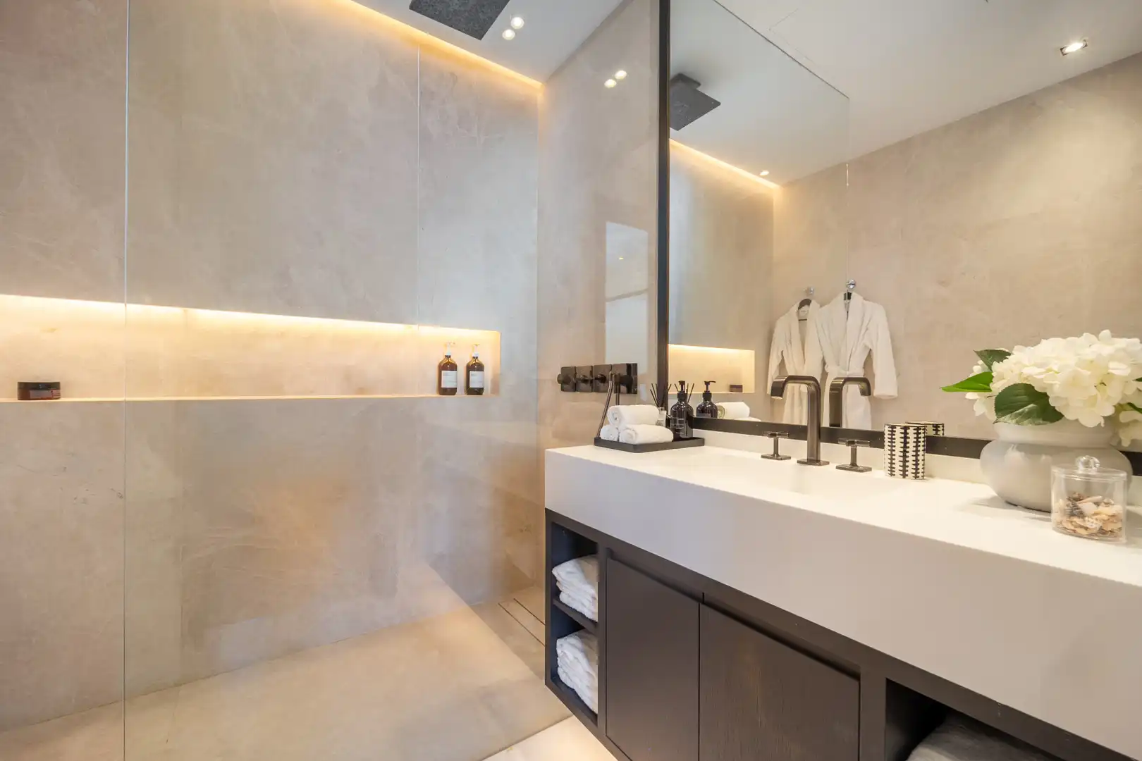 Baño de Ático en venta en Marbella con Aire acondicionado, Terraza y Trastero