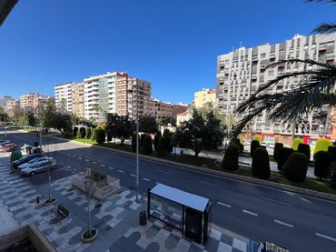 Oficina amb balcó de lloguer a Alameda de San Antón 7