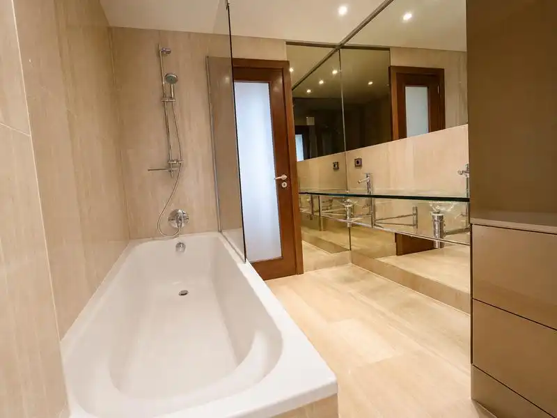 Bany de Pis de lloguer en Estepona amb Jardí privat, Terrassa i Moblat