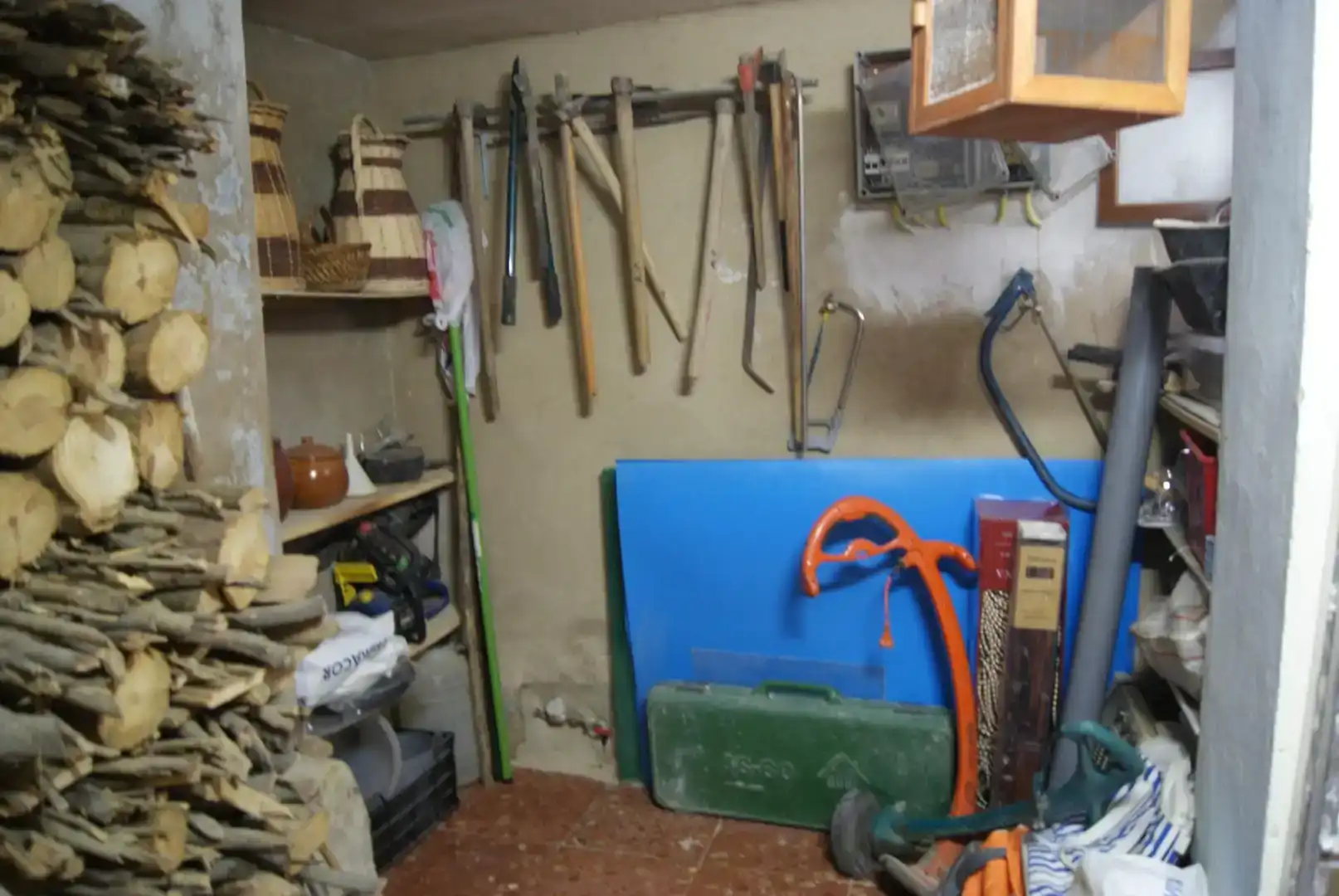 Wohnung zum Verkauf in Biel mit Klimaanlage, Privatgarten und Abstellraum