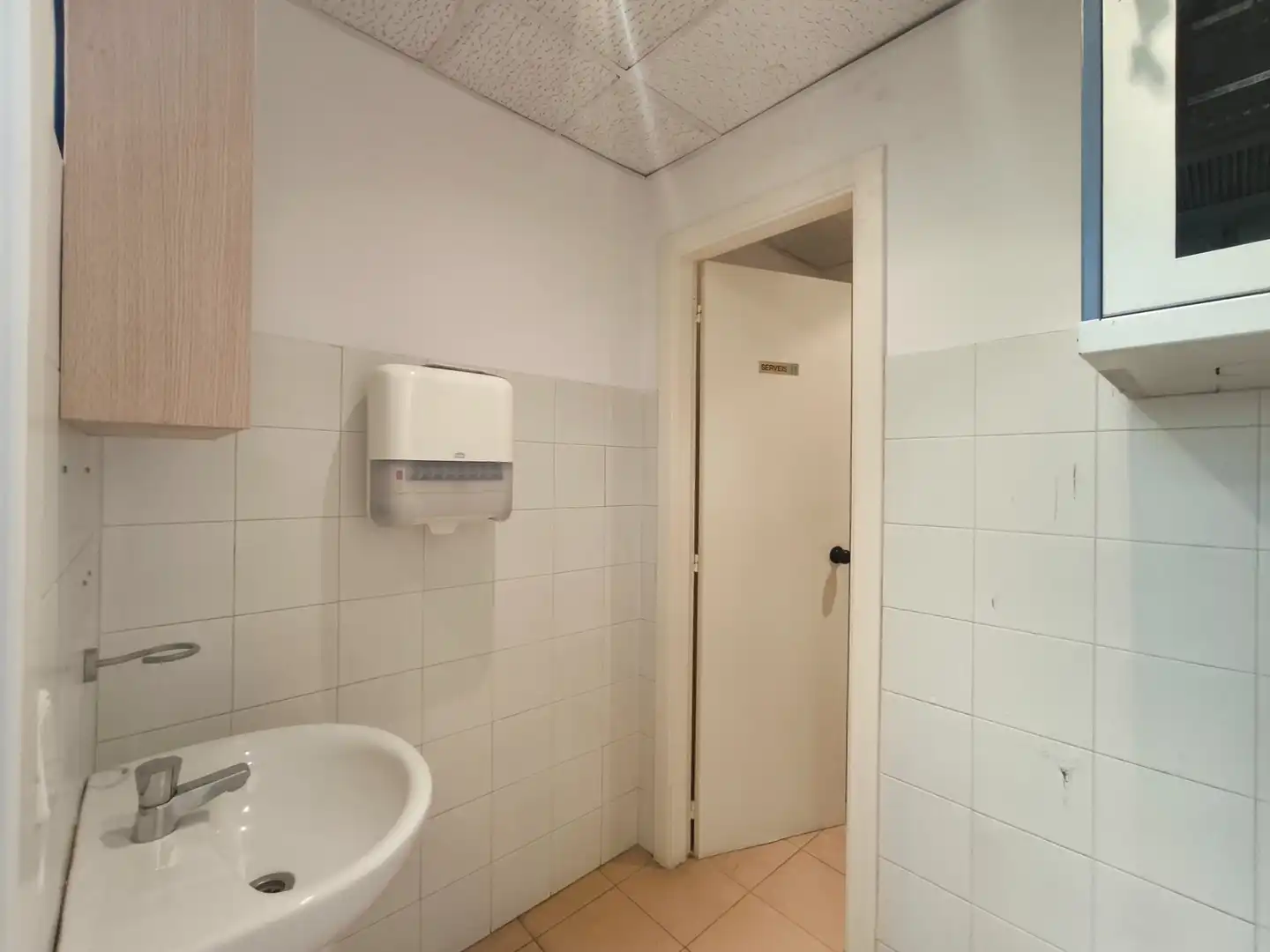 Baño de Oficina de alquiler en Barcelona con Aire acondicionado