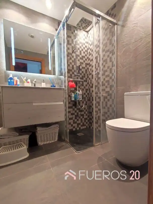 Badezimmer von Dachboden zum Verkauf in Barakaldo  mit Heizung, Terrasse und Abstellraum