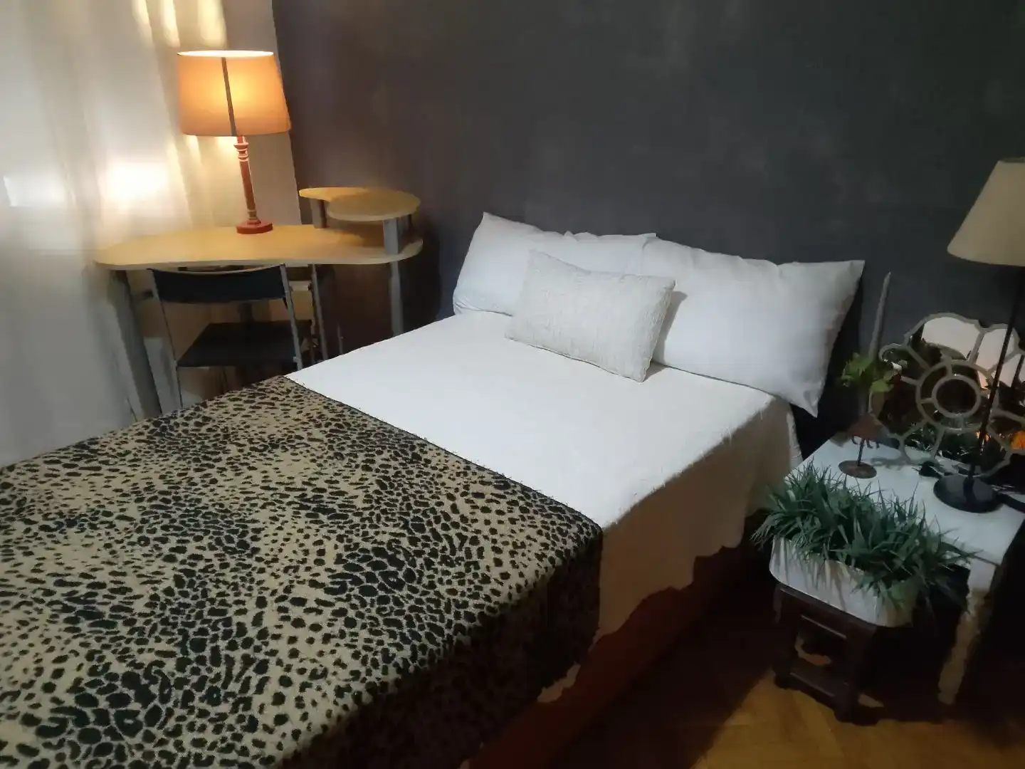 Dormitori de Pis per a compartir en Talavera de la Reina amb Parquet, Moblat i Balcó