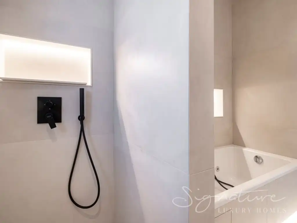 Bathroom of Houses for sale in Sant Cugat del Vallès  with Air Conditioner, Private garden and Swimming Pool