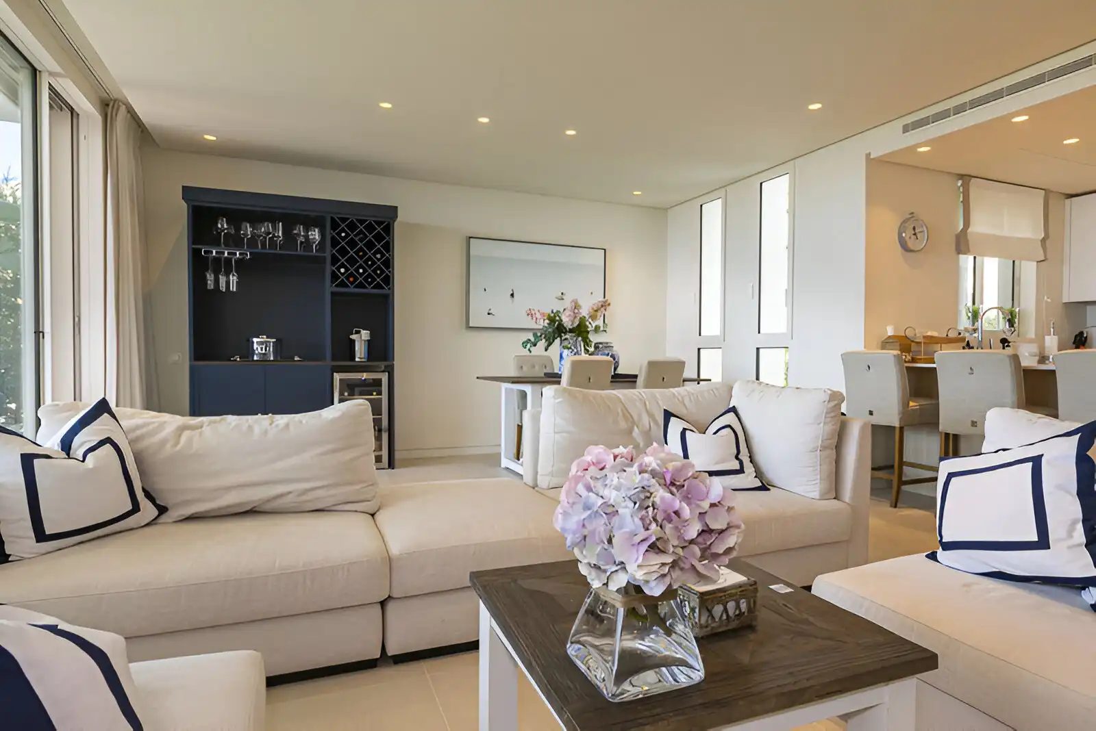 Living room of Ground floor for sale in Marbella  with Air Conditioner, Terrace and Storage room