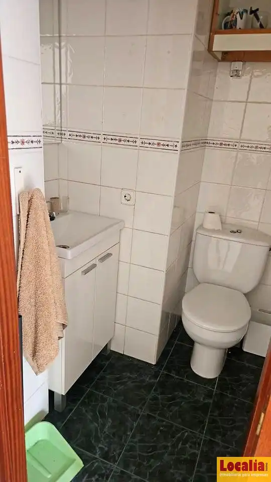 Bathroom of Commercial properties for rent in Torrelavega 
