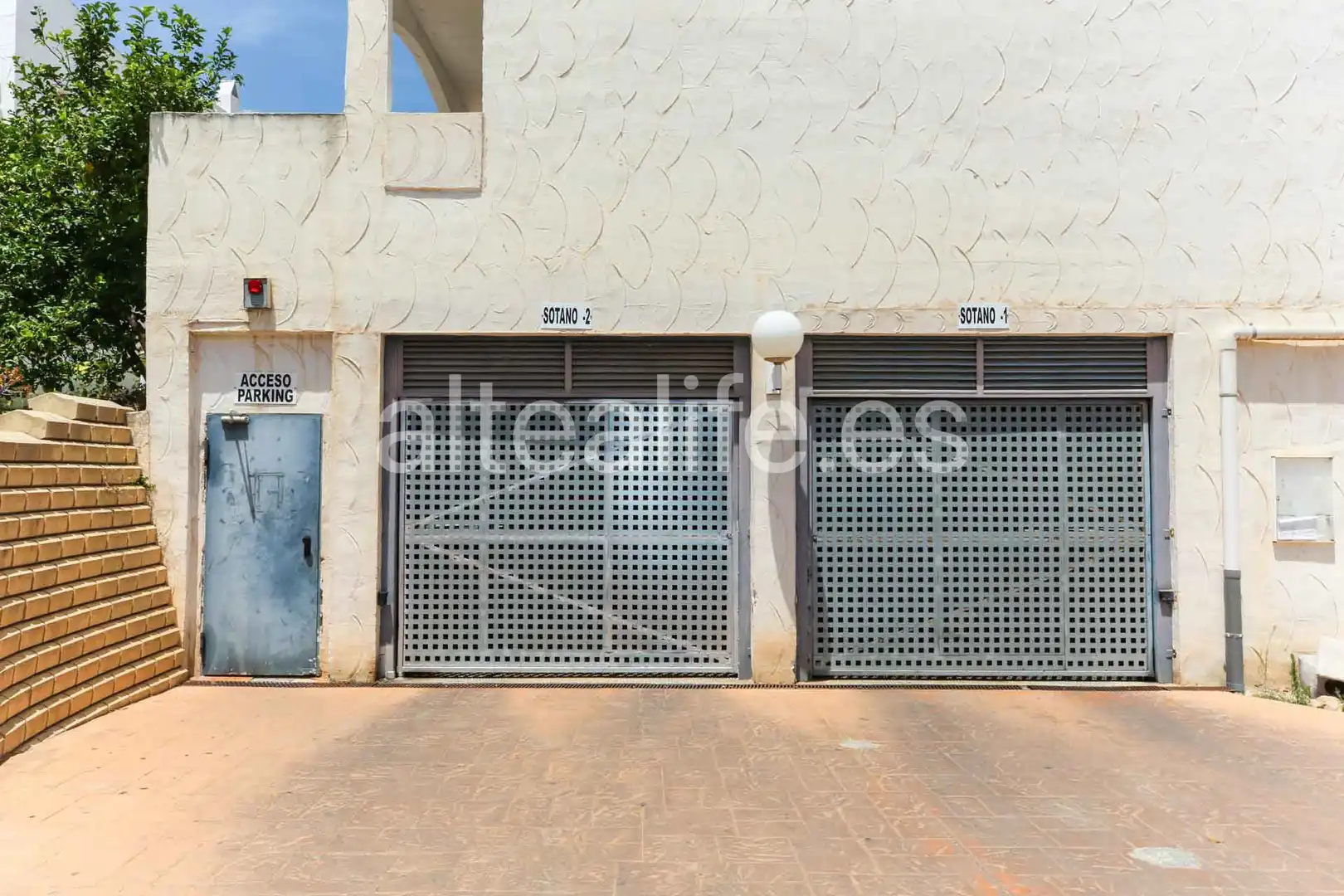Vista exterior de Casa adosada en venda en La Nucia amb Terrassa i Piscina comunitària