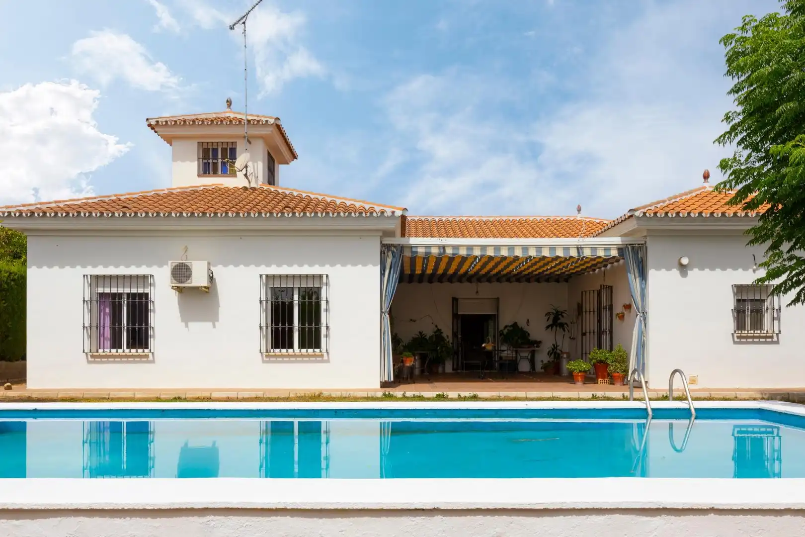 Piscina de Casa o xalet en venda en Sanlúcar la Mayor amb Jardí privat, Traster i Piscina