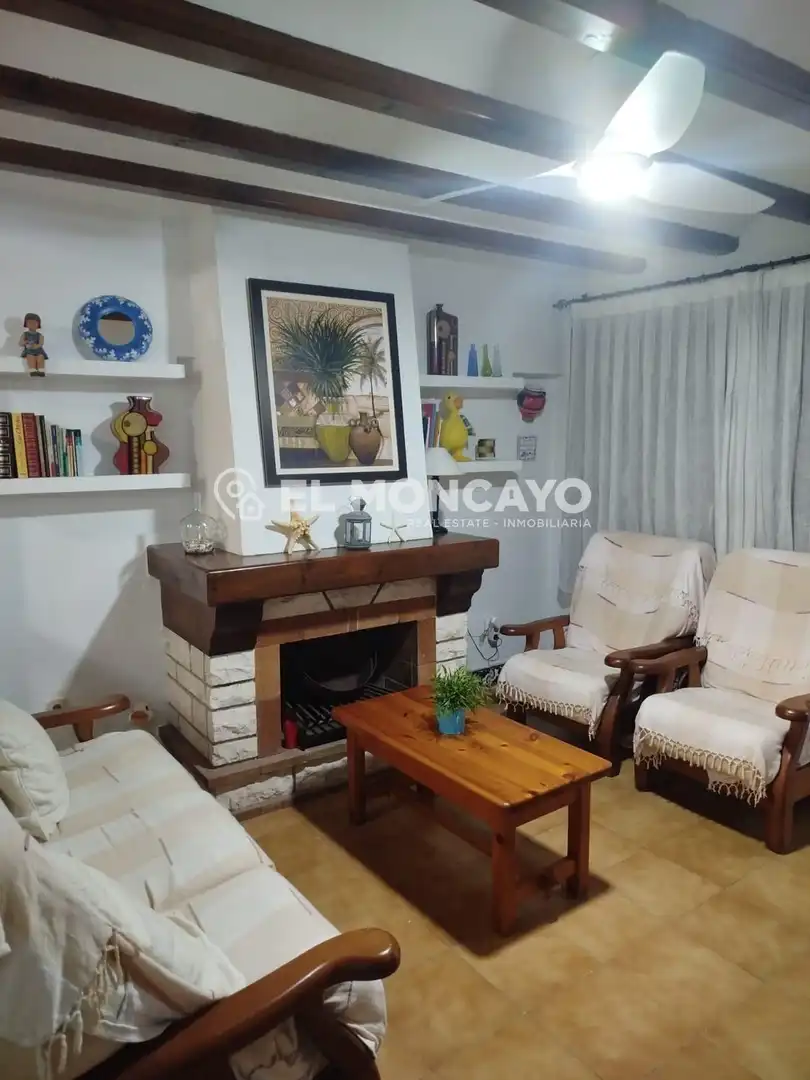 Sala d'estar de Casa adosada en venda en Guardamar del Segura amb Terrassa, Traster i Moblat