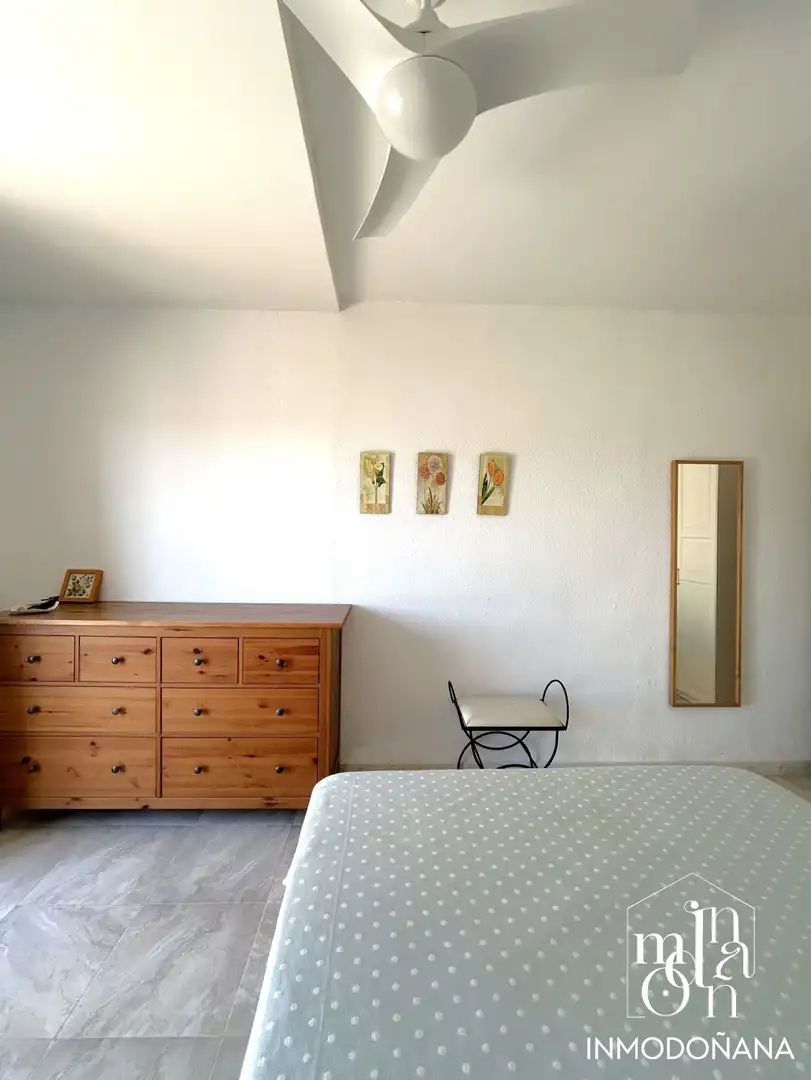 Dormitori de Casa o xalet en venda en Almonte amb Jardí privat, Terrassa i Moblat