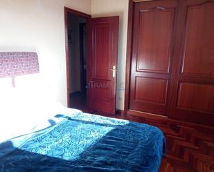 Dormitori de Casa adosada en venda en Vigo  amb Calefacció, Jardí privat i Parquet