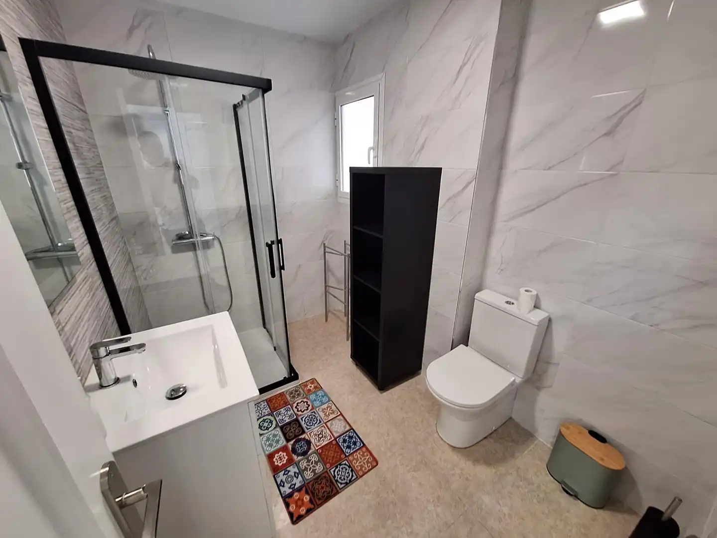 Bathroom of Apartments for rent in Torrevieja  with Air Conditioner and Balcony