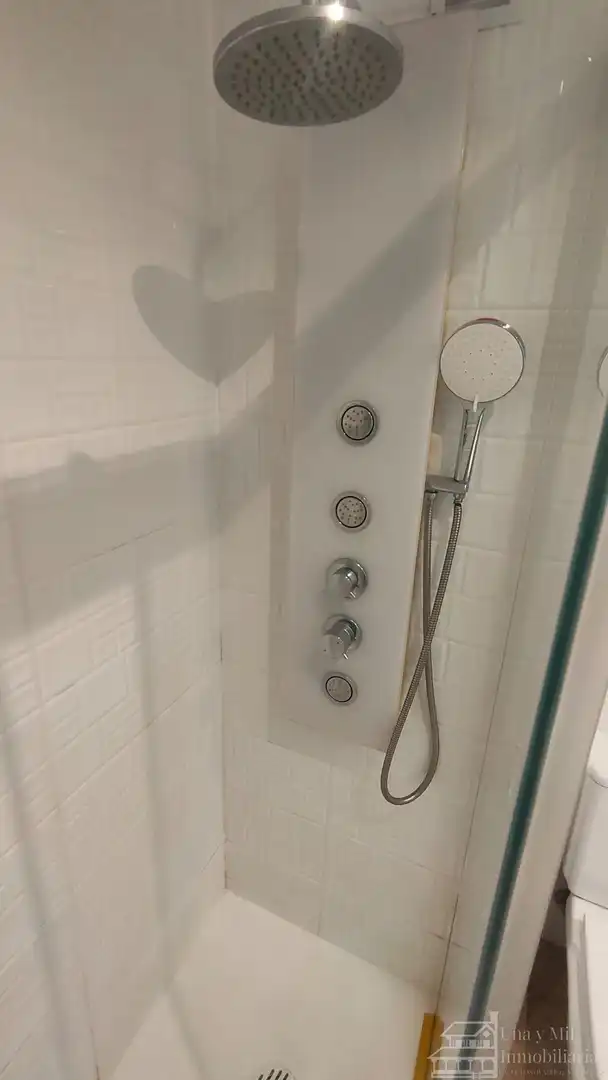 Bathroom of Flat for sale in Salamanca  with Terrace and Balcony