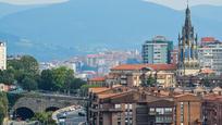 Vista exterior de Pis en venda en Bilbao  amb Terrassa i Piscina