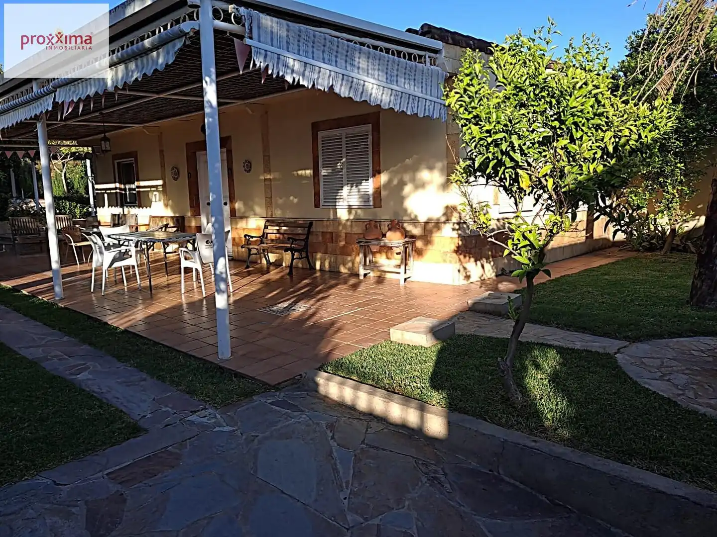 Casa o xalet en venda en Dos Hermanas amb Aire condicionat, Jardí privat i Terrassa