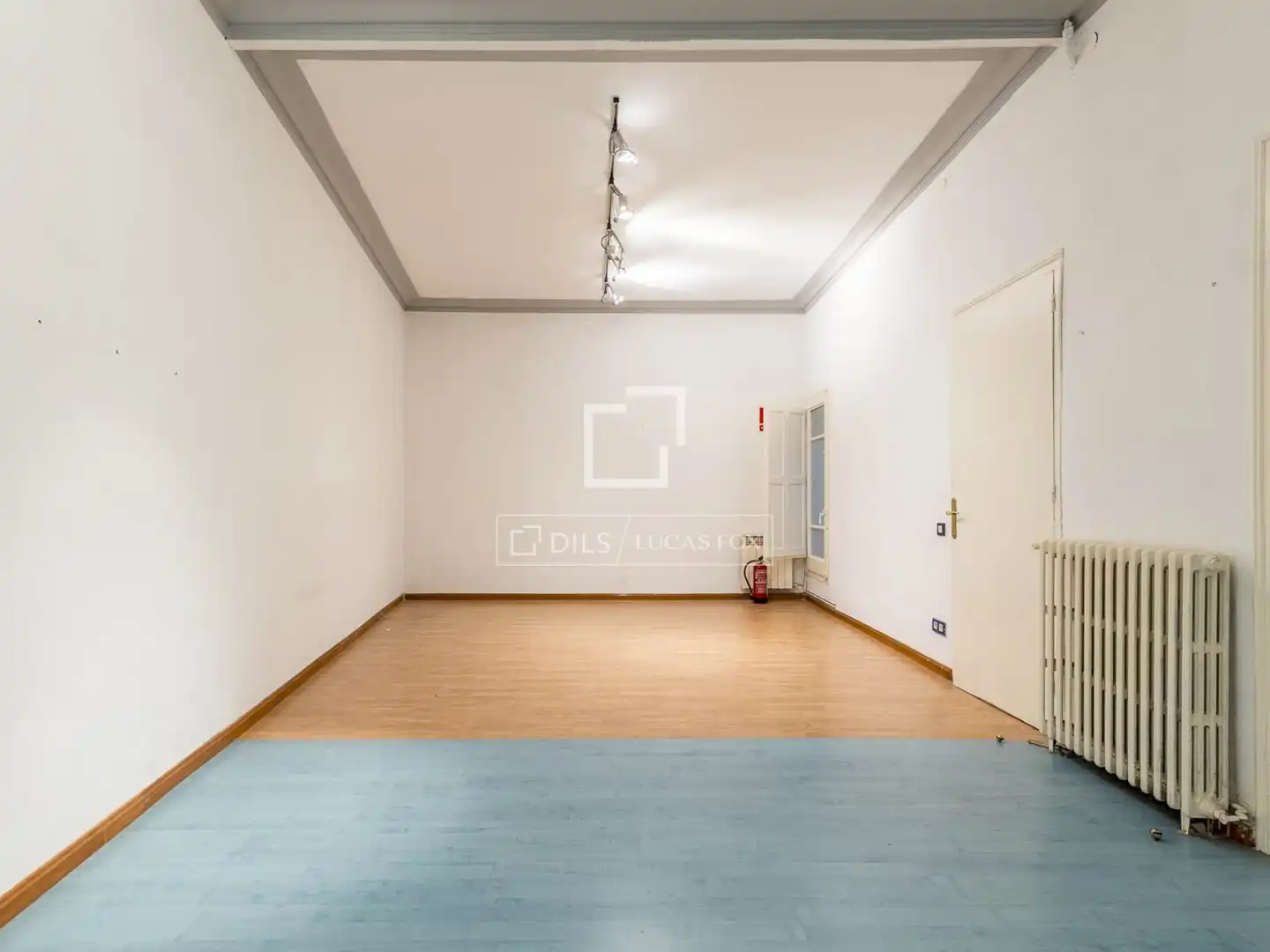 Flat for sale in Barcelona  with Air Conditioner and Heating